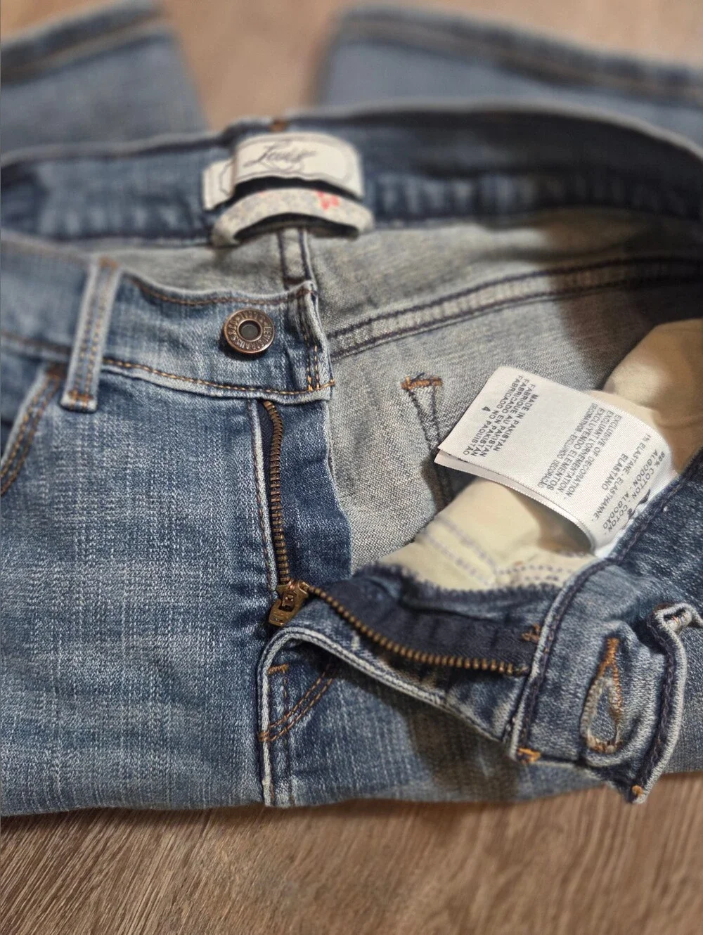 Levi’s Women’s Denim Bermuda Shorts Size 4 Long Jean Shorts Y2K